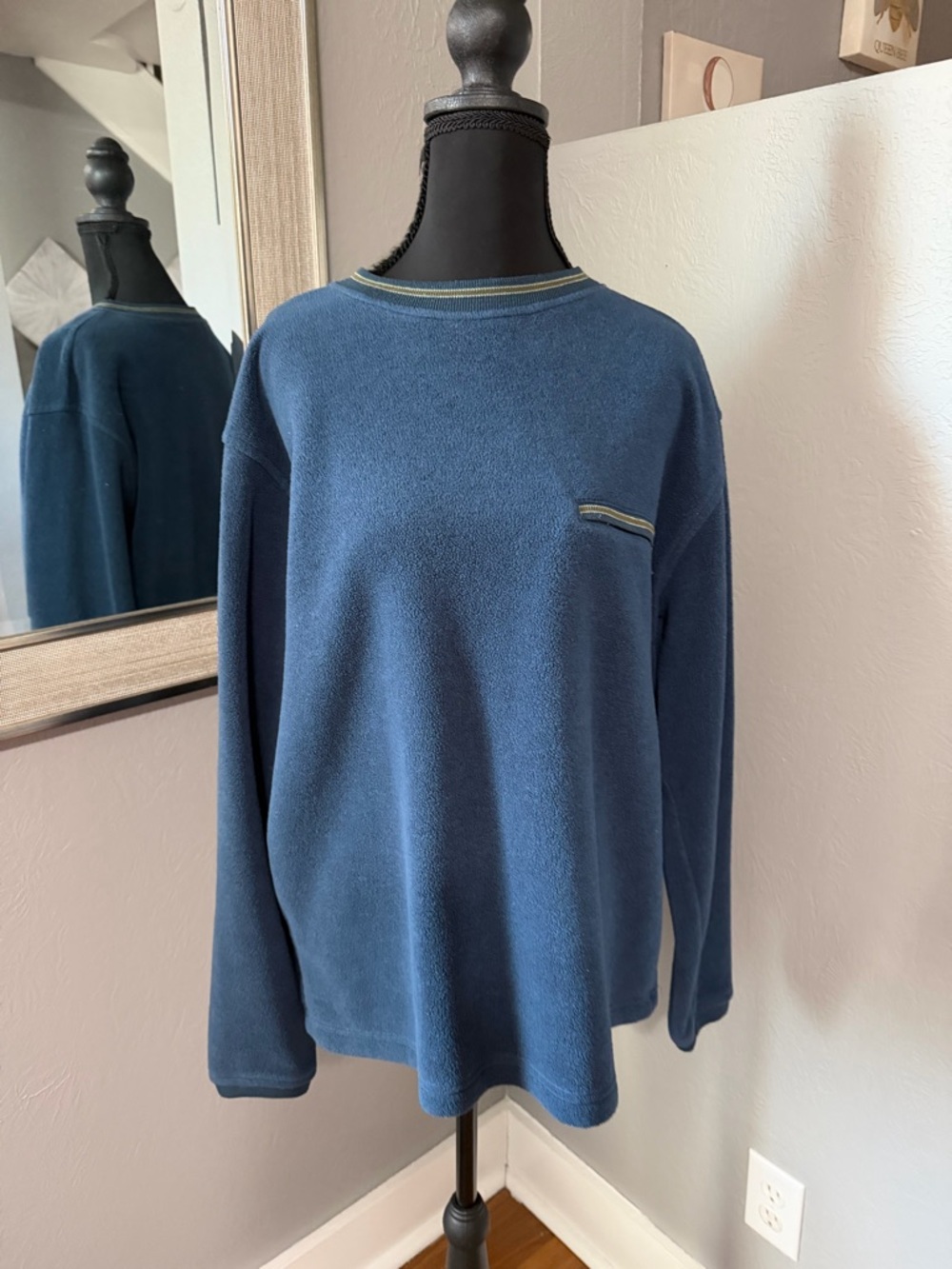 Horny Toad Fleece Crewneck Sweater Size Medium .